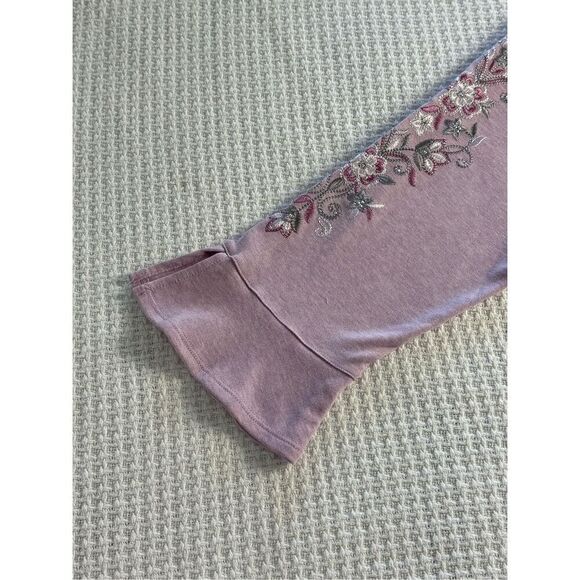 Alfred Dunner Women’s Petite Medium Swiss Chalet Embroidered Flutter Sleeve Top - Picture 3 of 10